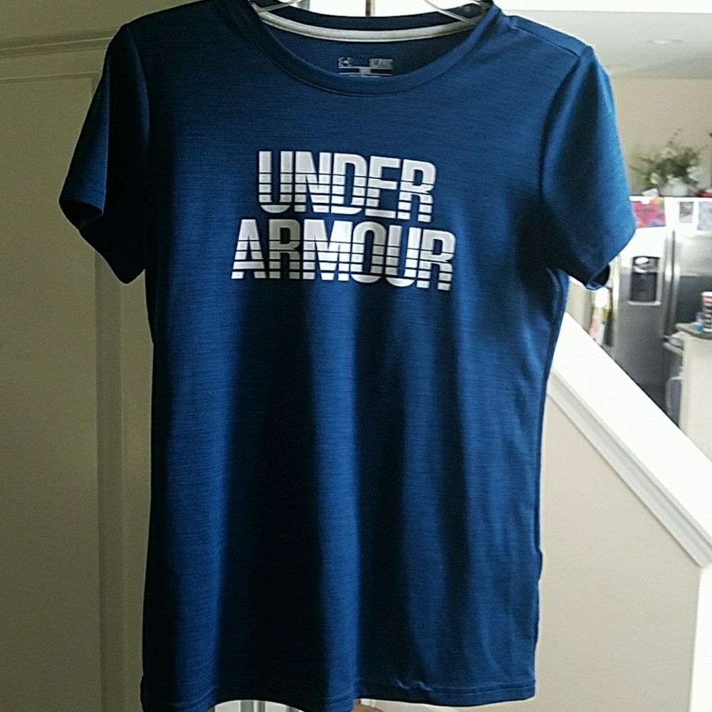 Under Armour top